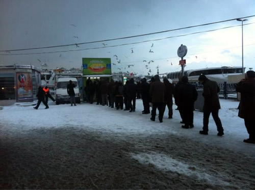 skdar Belediye Bakan Mustafa Kara, halk gn Mobil orba Evi'nde gerekletirdi.