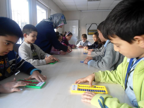 ''Her ocuk bir cevherdir'' sloganndan yola kan skdar Bilgi Evleri alannda bir ilke daha imza att.