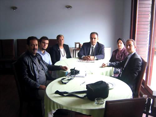 Üsküdar 34 Haber Sitesi yazarlarından Yalçın Soysevinç'in de katıldığı röportajda İlçe Başkanı Mustafa Çetinkaya'ya Yönetim Kurulu Üyesi Süheyla Turan, İlçe Kadın Kolları Üyesi Kadriye Aydın ve Gençlik Kolları Başkanı Erdinç Dinçer'de eşlik ettiler.