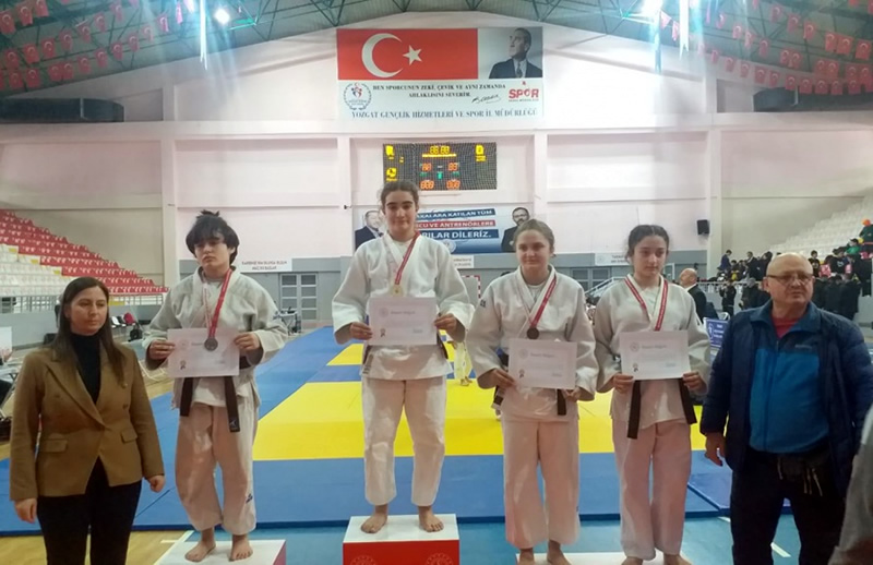 Esmenur Haman, Judo'da skdar'a Altn Madalya kazandrd