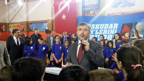 Üsküdar Belediye Başkanı Hilmi Türkmen, ''Üsküdar Belediyesi olarak bu atletizm yarışması sayesinde gençlerimiz spora doyacak'' dedi