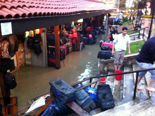 18 Mays 2012 cuma gn stanbul'un dier baz semtleriyle beraber skdar'da eine az rastlanr miktarda yamur yad.