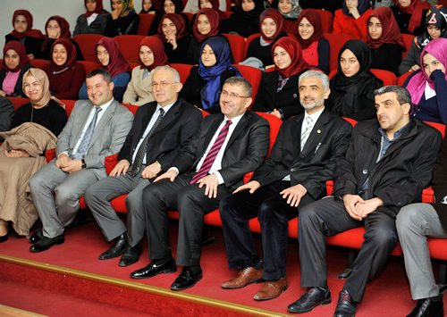 skdar Belediyesi Ktphaneler Mdrl'nn ''Baar ve Mutluluk in Hayata Glmse'' temal konferans engelky'de bulunan skdar Anadolu mam Hatip Lisesi Konferans Salonu'nda yapld.