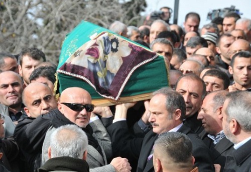 CHP Genel Başkan Yardımcısı Gürsel Tekin'in 89 yaşında vefat eden annesi son yolculuğuna uğurlandı.