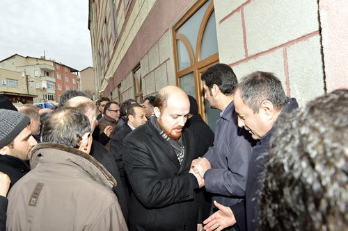 skdar 6. dnem Belediye Bakan Mustafa Kara'nn 92 yanda vefat eden annesi Senem Kara, Ataehir rnek Mahallesi Takva Camii'nde le namazna mtakip klnan cenaze namaznn ardndan dualarla Kocatepe Mezarlna defn edildi.