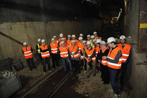 skdar Belediyesi bir ilke imza atarak denizin 45 metre derinliine sosyal medya kullanclaryla birlikte indi.