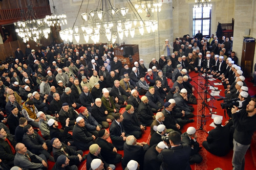 Diyanet leri Bakanl tarafndan, 18 Mart anakkale Zaferi ve ehitler Gn dolaysyla 81 il ve 957 ilede, sabah namaznda anma program dzenlendi.