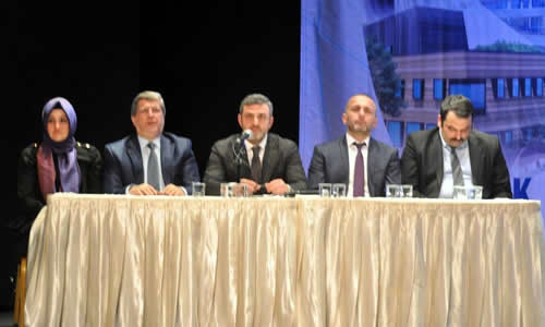 AK Parti Üsküdar İlçe Başkan Yardımcısı Kamil Erkan'ın Divan Başkanlığını yaptığı danışma meclisinin açılış konuşmasını İlçe Başkanı Halit Hızır gerçekleştirdi.