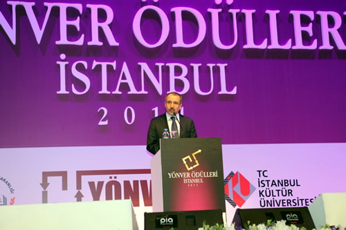 2011 yılı Üniversite sınavlarında (YGS-LYS) İstanbul'da bütün liseler kendi kategorilerinde aldıkları puanlara göre değerlendirildi ve dereceye girenlere ödülleri verildi.