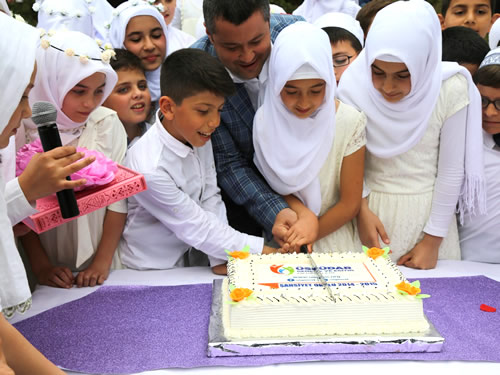 rencilerin bir yl boyunca verdikleri emekleri dller ile talandrld.