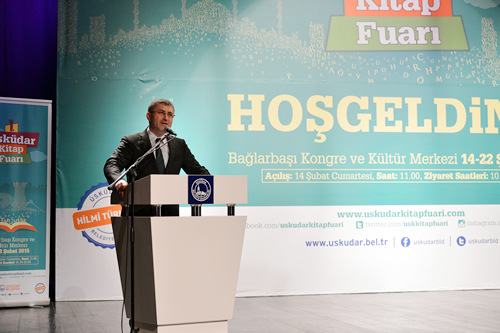 Üsküdar Belediye Başkanı Hilmi Türkmen de konuşmasına, 14 Şubat Sevgililer Günü'nü kutlayarak başladı.
