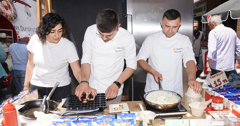 Tarihi nalbur ve hrdavatlarn olduu Uncular Caddesi'ni Gastronomi Soka'na dnt.