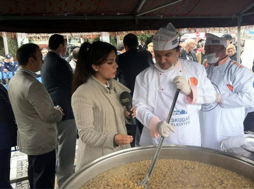 skdar Belediyesi Muharrem ay nedeniyle belediye binas nne kurulan adrlarda aure datt.