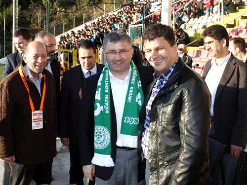 Karlamay, engelkyspor Bakan smet zay ile Ynetim Kurulu'nun yan sra, skdar Belediye Bakan Hilmi Trkmen ve Kozlu Belediye Bakan Ertan ahin de izledi