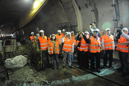 skdar Belediyesi bir ilke imza atarak denizin 45 metre derinliine sosyal medya kullanclaryla birlikte indi.