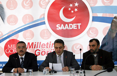 Saadet Partisi skdar le binasnda dzenledii basn toplants ile patriot fzelerine tepki gsterdi.