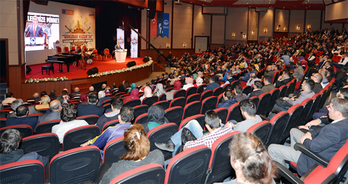 skdar Belediyesi tarafndan Balarba Kongre ve Kltr Merkezinde dzenlenen trenle 2015-2016 yl Kltr ve Sanat Sezonu'nun al yapld.