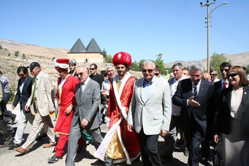 Ulatrma Denizcilik ve Haberleme Bakan Binali Yldrm, 16. Kemah Sultan Melik Kltr ve Spor Festivali'ne katld.