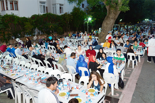 skdar'daki Sokak ftarlar komuluu pekitiriyor