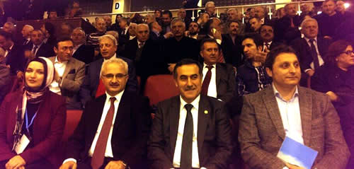 İhsan Özkes, akşam saatlerinde ise Çayeli Dernekleri Federasyonunun Haldun Alagaş Spor Salonu'nda düzenlediği etkinliğe katıldı.