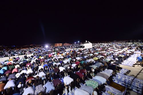 Asrn Mhr amlca Camii'nde ilk namaz heyecan