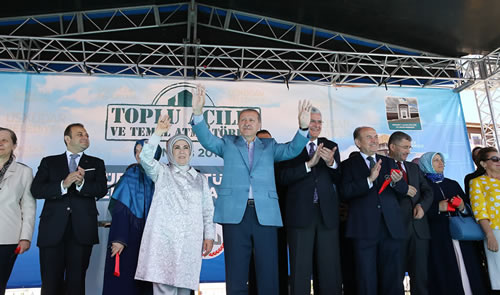 Cumhurbaşkanı Recep Tayyip Erdoğan, Üsküdar Belediyesi'nin yeni Türkiye'ye kazandırdığı 22 yeni eserin açılış ve temel atma törenine katıldı