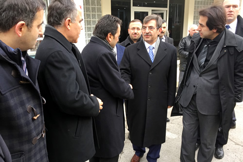 Çevre ve Şehircilik Bakanı İdris Güllüce Üsküdar'da bulunan Haydarpaşa Mesleki ve Teknik Anadolu Lisesi'ni ziyaret etti.