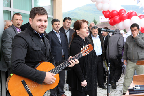 mraniye Belediyesi'nin Bosna Hersek'in Fojnica kentinde yaptrd Fojnica Belediyesi mraniye Kltr Merkezi, dzenlenen bir trenle hizmete ald.