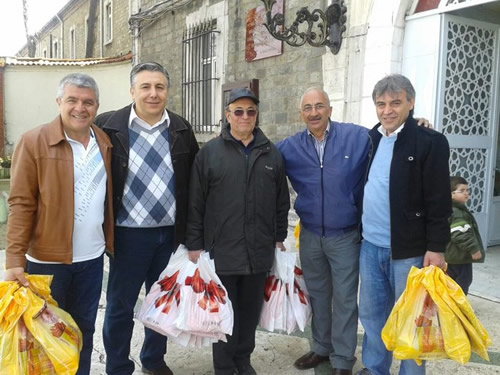 Daha nce ilemizde bulunan skdar Hasan Tan ocuk Esirgeme Kurumunda ki kimsesiz ocuklarmz ziyaret edip, onlar yediren, giydiren ve daha sonra da tiyatroya gtren Galata Eraf, dn de Darlacezeyi ziyaret etti.