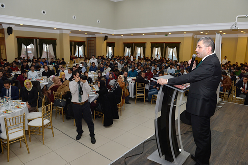 Hilmi Trkmen niversite rencilerliyle bir araya geldi