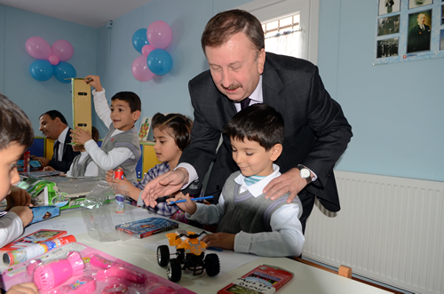 Üsküdar Belediyesi Toplumsal Gelişim Merkezi TOGEM, İstanbul'da Ali Ağaoğlu ve Bilfen Kolejleri sponsorluğunda 4 yeni dersliği Milli Eğitimin hizmetine sundu.
