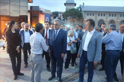 AK Parti Üsküdar İlçe Başkanlığı'nın organize ettiği bayramlaşma programı, geniş bir katılımla gerçekleşti.