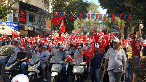 15 Temmuz'da FET'c hainler tarafndan gerekletirilen darbe giriimi, bir milleti topyekun aya kaldrd.