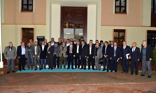 Üsküdar İlçesindeki 24 amatör spor kulüp başkanlarıyla istişare toplantısı yapan Üsküdar Belediye Başkanı Hilmi Türkmen, Üsküdarlı gençleri, spor ve sosyal etkinliklerle buluşturmak için desteklerinin artarak devam edeceğini açıkladı.