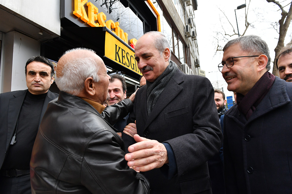 AK Parti Genel Bakan vekili Numan Kurtulmu, skdar'da vatandalarla bir araya geldi.