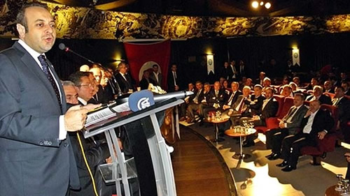AB Bakanı Bağış, Başbakan'ın mesaisinin büyük kısmını, Türkiye Cumhuriyeti'nin bütün vatandaşlarına çözüm sürecini anlatmak için farklı yerlerde toplantılara katıldığını söyledi.