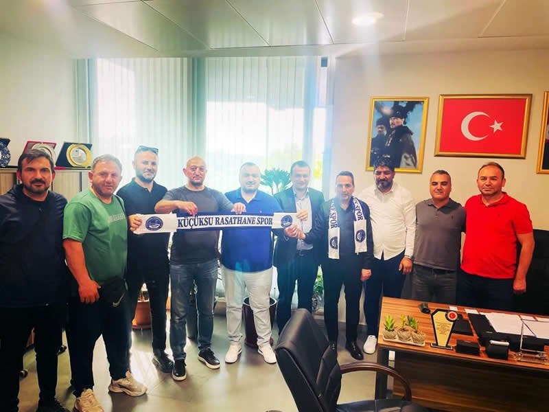 Kulp Bakan Seluk Ylmaz, ''skdar Belediyesi Meclis 1. Bakan Vekillii grevini yrten Sn. Esat KALAY'a, Kksu Rasathane Spor Kulb Ynetim Kurulu olarak hayrl olsun ziyaretinde bulunduk ve baar dileklerimizi ilettik.''