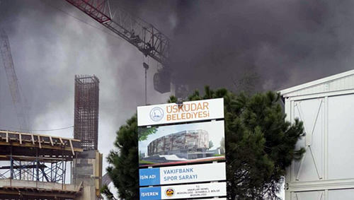 Üsküdar Bağlarbaşı'nda inşaatı devam eden Vakıfbank Spor Kompleksi inşaatında önceki gün bilinmeyen bir yangın çıktı.
