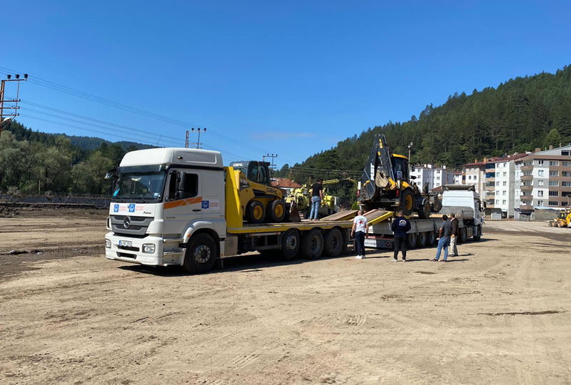 Bat Karadeniz blgesindeki etkili ar yalar sonucunda Kastamonu, Sinop ve Bartn'da meydana gelen sel ve su basknlarna yardm etmek iin yola kan skdar Belediyesi ekipleri sel blgesine ulat.