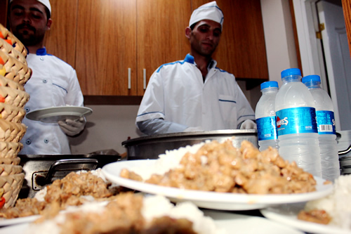 Cide Souksu Dernei'nin her yl geleneksel olarak dzenlemi olduu Ramazan iftar program skdar Belediye Bakan Hilmi Trkmen'in katlmyla gerekletirildi.