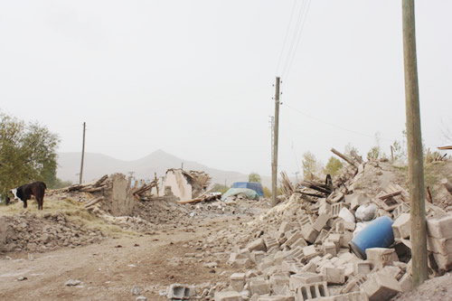 Van ve Erciş'te hasarlı hasarsız tüm köyler, İstanbul'daki belediyelerin himayesinde.