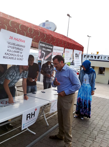 Projeye destek veren skdar Belediye Bakan Mustafa Kara, stanbul Vakflar Blge Mdr Saffet Ertrk ile beraber adr ziyaret ederek bilgi aldlar.