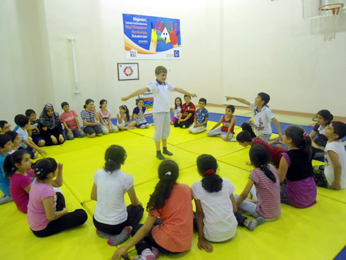 skdar Bilgi Evleri ve ocuk Akademileri ''Yaz Okulu'' program nee iinde balad.