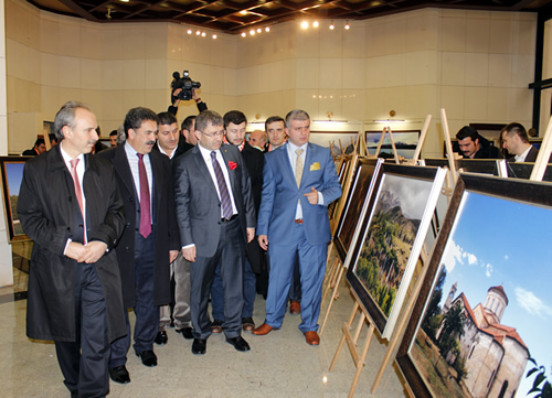 ''Gizem Dolu Anadolu'' 81 il 81 fotoraf sergisinin al, skdar Balarba Kongre ve Kltr Merkezinde gerekletirildi.