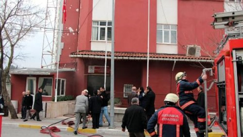 Üsküdar'da bulunan İstanbul Gençlik Hizmetleri ve Spor İl Müdürlüğü binasında dün çıkan yangın korku ve paniğe neden oldu.