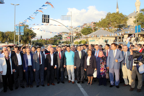 26. Uluslararas Ktibim Kltr ve Sanat Festivali'nin lenden sonraki blm, kortej yryyle balad. Farkl lkelerden ok sayda katlmcnn da olduu yrye binlerce vatanda elik etti.