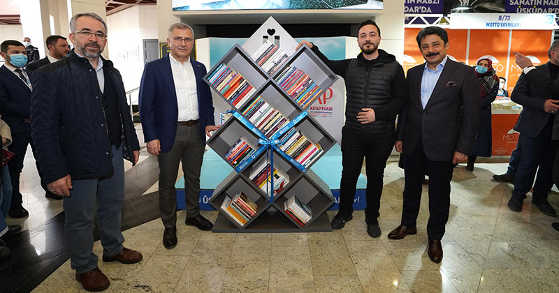 Üsküdar Belediyesi tarafından düzenlenen ve geleneksel hale gelen Üsküdar 7. Kitap Fuarı 9 günde 250 binden fazla kitapseveri Üsküdar'da buluşturdu.