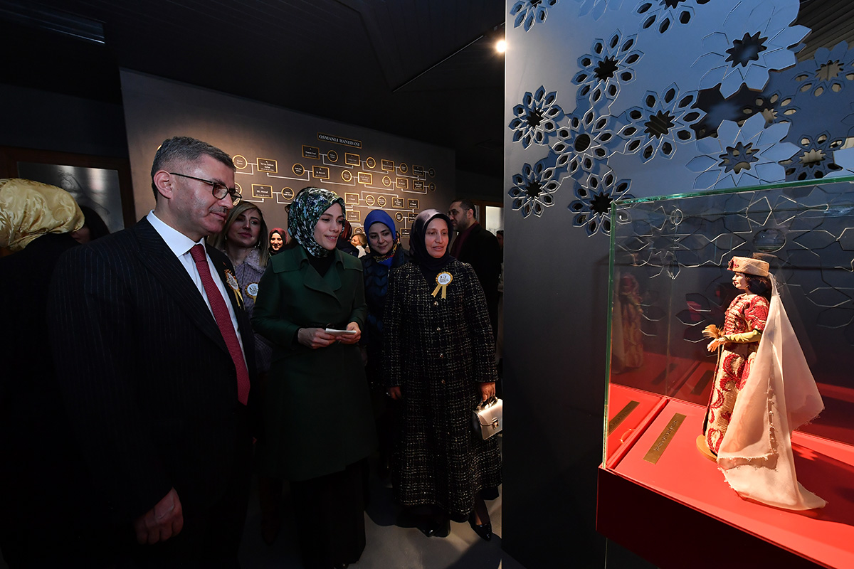 Zirve, Türkiye'nin ilk Osmanlı Saray Müzesi'nin açılışıyla sona erdi.
