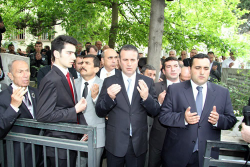 3 Mayıs Milliyetçiler gününde Üsküdar Ülkü Ocakları Hüseyin Nihal Atsız'ı kabri başında andı.