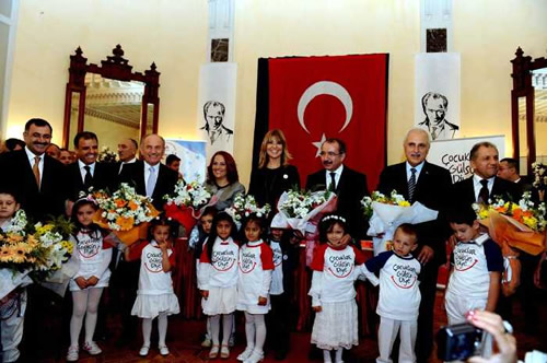 Okul öncesi eğitimi yaygınlaştırmak amacıyla Üsküdar Adile Sultan Öğretmenevi'nde bir protokol töreni düzenlendi.